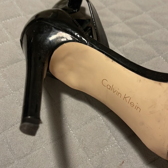 Calvin Klein Vivian platform sandal. - Picture 4 of 4